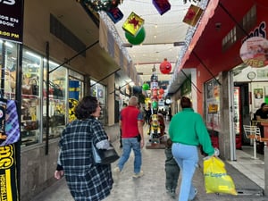 Durante un recorrido realizado por El Tiempo de Monclova en el primer cuadro de la ciudad.  El centro de Monclova vive un notable repunte de actividad durante