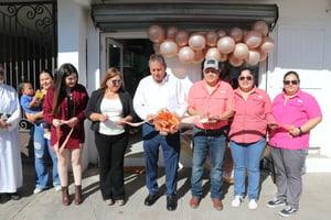 El alcalde Óscar Ríos Ramírez apoyó la apertura de Sky Shop en Nueva Rosita, destacando el impulso al emprendimiento local y entregando un donativo