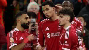    Mohamed Salah reapareció con el Liverpool, brindó una asistencia clave y batió un récord histórico en la Premier League. Conoce los detalles.  Mohamed