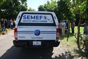 Una fuga en un ducto de Pemex en Centla, Tabasco, dejó dos muertos por intoxicación y provocó bloqueos de pobladores que exigen atención a emergencia.
