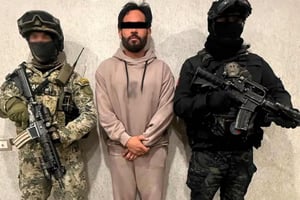 Un juez federal impuso prisión preventiva a Edgar Rodríguez Ortiz, El Limones, presunto líder de Los Cabrera, acusado de armas y narcotráfico, según la FGR.