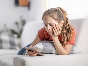 Pensar en una experiencia positiva con otra persona, incluso si nunca ha sucedido, puede hacer que nos caiga mejor, según revela una investigación reciente.