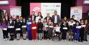 Entrega  de becas ADETI 2025 para prevenir el trabajo infantil. El Gobierno del Estado, a través del DIF Coahuila, reafirma su compromiso con la protección