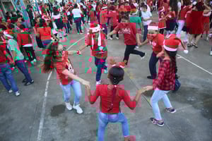 Las escuelas de la región carbonífera comenzaron sus celebraciones decembrinas con festivales, caravanas y posadas, fomentando la convivencia y el espíritu