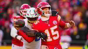    La dinastía de los Kansas City Chiefs llega a un abrupto alto. Tras una derrota ajustada, el equipo queda oficialmente fuera de la contienda