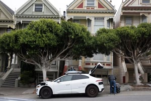 Un hecho insólito en San Francisco: un robotaxi de Waymo asistió el parto de una pasajera. La tecnología y la respuesta remota fueron clave.  Una mujer