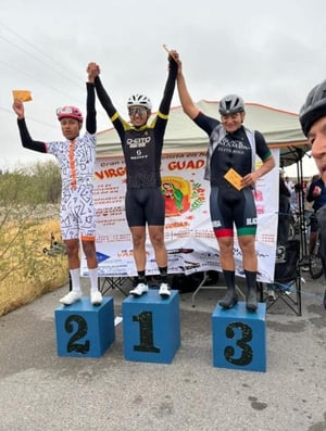     Acuden al Santuario de Guadalupe a la bendición de cascos  Con espíritu deportivo y devoción, ciclistas de Monclova participaron en la tradicional Carrera