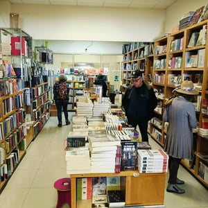 A pesar de la creciente influencia de las redes sociales, la lectura continúa siendo una actividad relevante en Piedras Negras. La librería EDUCAD