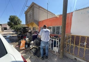 Inspección y Verificación retira vehículos y escombro que obstruyen la vía pública. Ciudadanos pueden reportar anomalías.  Con el objetivo de mantener