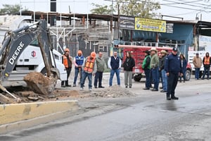    La alcaldesa Sari Pérez Cantú realizó una supervisión personal de la obra de reparación de la línea de drenaje, ejecutada con inversión del Sistema