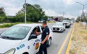 Los reclamos en torno al servicio de taxi continúan acumulándose. Mientras operadores advierten cobros indebidos en la renta de concesiones sin presentar