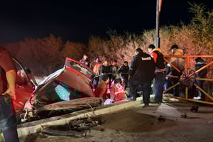 Un accidente vehicular en San Pedro, Coahuila, terminó en tragedia cuando un hombre de 33 años murió tras caer con su automóvil a un canal de riego.  Un hombre