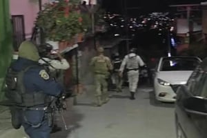 Una mujer murió en Chilpancingo tras enfrentar a un agresor armado que intentó abusar de su hija menor durante un ataque dentro de su vivienda.  Una mujer