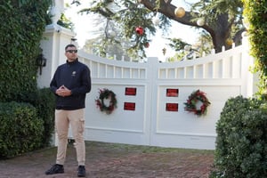 La residencia de Rob Reiner en Brentwood, símbolo de éxito y privacidad, permanece vigilada tras un presunto doble asesinato que ha generado conmoción