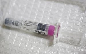 Una ola de preocupación se ha extendido entre madres y padres luego de que el CDC aprobara un cambio polémico: dejará de recomendarse la vacunación universal