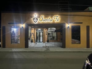 El médico Aarón N., acusado por la muerte de Saúl Iruegas, fue absuelto por falta de pruebas, generando indignación entre familiares y ciudadanos de Múzquiz.