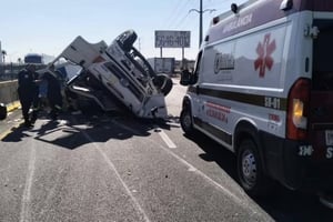 Un accidente en la autopista Tehuacán-Oaxaca dejó un saldo de una persona fallecida y seis heridos, quienes fueron trasladados a un hospital en Puebla.