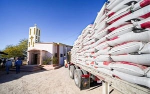 En el ejido La Navaja, municipio de Piedras Negras, 50 productores ganaderos recibieron 35 toneladas de suplemento alimenticio proporcionadas por el Gobierno