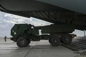    Estados Unidos lanzó bombardeos en Siria contra más de 70 objetivos del Estado Islámico, con apoyo de Jordania, tras un ataque que mató