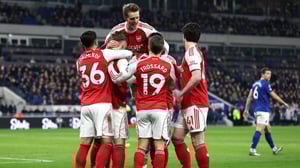    Un penal transformado por Viktor Gyökeres le dio tres puntos vitales al Arsenal en su visita al Everton, afianzando su posición en la cima