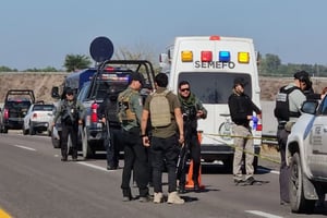 Elementos de la Guardia Nacional encontraron tres hieleras abandonadas en un campo agrícola de Culiacán, Sinaloa, con restos humanos en su interior,