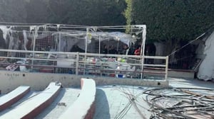 Dos mujeres muertas, víctimas de la explosión registrada en un puesto de comida del Bazar Navideño instalado en el jardín municipal de Teoloyucan, confirmó