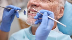 Las visitas al dentista podrían volverse más sencillas y menos molestas en un futuro cercano. Un grupo de científicos ha desarrollado un gel innovador capaz