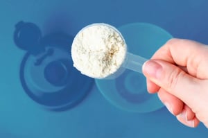 La creatina ha trascendido el ámbito exclusivo del fitness para consolidarse como un aliado clave de la salud general. Este compuesto natural, ampliamente