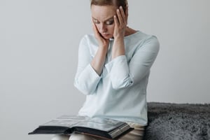 La Escuela de Medicina de Harvard difundió una guía exhaustiva para ayudar a distinguir entre los olvidos normales propios del envejecimiento y aquellos signos