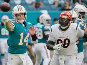 La numerosa afición de los Miami Dolphins volvió a atravesar otra temporada marcada por la frustración de un equipo que, una vez más, quedó lejos