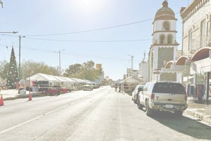 Comerciantes primer cuadro Sabinas manifestaron preocupaciones tras instalación emprendedores sobre calle Madero durante fin semana previo a Navidad local