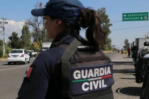 Una oficial de la Policía Municipal de Apatzingán fue asesinada a balazos durante su día de descanso, tras ser atacada en calles de la colonia Rubén Romero.