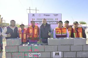 El alcalde Carlos Villarreal dio inicio a una obra largamente solicitada por trabajadores y pensionados del municipio, al encabezar la colocación de la primera