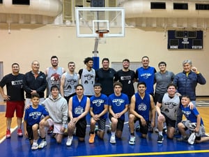 El tradicional Torneo Hermanos Reyes, que reúne a familias y equipos de la ciudad en torno al básquetbol, dio inicio en el gimnasio Santiago B. González.