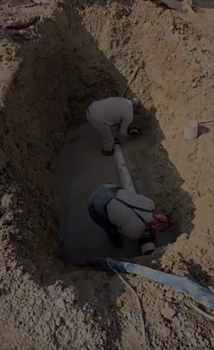 Una fuga de agua registrada en la avenida Román Cepeda provocó la suspensión temporal del servicio de agua potable en las colonias Montes 1, 3, 4