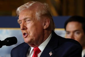 Nuevos documentos del caso Epstein revelan que Donald Trump viajó al menos ocho veces en el jet del pederasta en los años 90, incluyendo un vuelo con una mujer