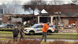 Un incendio y una explosión sacudieron un asilo de ancianos en Pensilvania, con varios heridos y personas atrapadas mientras los equipos de emergencia