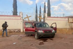 Dos policías estatales resultaron heridos en Loreto, Zacatecas, tras un ataque armado mientras prevenían que un grupo delictivo se apoderara de una escuela.