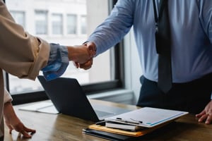    El mercado laboral sufrió un fuerte retroceso en noviembre, con más de un millón de empleos perdidos, concentrados en la informalidad y afectando