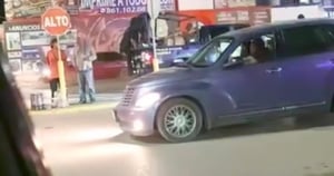 Elementos de la Policía Estatal retiraron un punto de venta irregular de cohetones y detuvieron a un vendedor durante un operativo realizado en Sabinas.