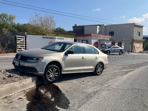 Afortunadamente, los afectados resultaron ilesos.  Una pareja resultó ilesa la mañana de este miércoles, luego de que el vehículo en el que viajaban terminara
