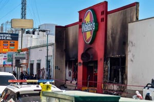 Fiscalía de Sonora realizará audiencia inicial virtual por el incendio en Waldo’s de Hermosillo, con 24 fallecidos, 15 heridos y 25 órdenes de aprehensión