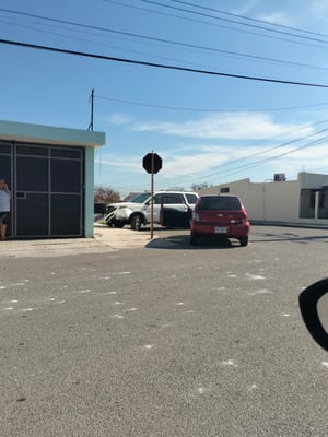 Un Chevrolet y una camioneta Honda Pilot protagonizaron un choque en la colonia 11 de Julio de Nueva Rosita, movilizando a elementos de la policía preventiva.