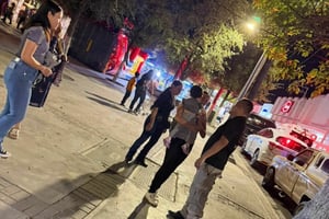 Elementos de auxilio permanecieron algunos minutos en el lugar para asegurarse de que ambas se encontraran en condiciones estables.   Monclova, Coah.—
