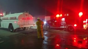 Un incendio en el segundo piso de una casa en la colonia Continental Guerrero causó cuantiosos daños materiales durante la madrugada, sin dejar lesionados.