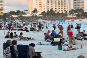 Quintana Roo rompió su récord de operaciones aéreas con 771 vuelos en un solo día, confirmando su liderazgo turístico mundial.  La gobernadora de Quintana Roo,