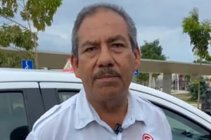 Un taxista de Mérida fue reconocido oficialmente por devolver 300 mil pesos en efectivo que un adulto mayor olvidó en su vehículo.  La Agencia de Transporte