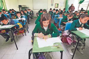 Marx Arriaga, director de Materiales Educativos de la SEP, convocó a crear comités ciudadanos paralelos para defender el modelo educativo oficial, acusando