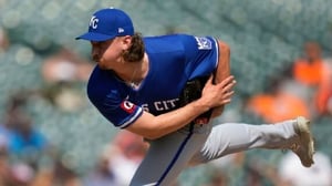    Los Chicago Cubs fortalecen su cuerpo de relevo con la incorporación del derecho Hunter Harvey, un lanzador con potencia pero antecedentes de lesiones.