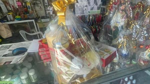    Con la llegada del nuevo año, muchas personas buscan rituales y objetos esotéricos que les ayuden a mejorar su economía, salud y bienestar ante la llegada